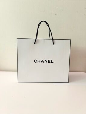 🌸CHANEL Paper Bag